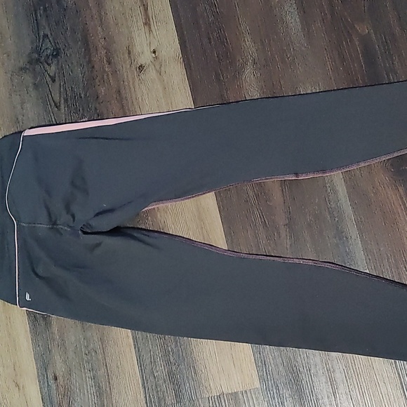 Fabletics lot & Reebok - Picture 6 of 7